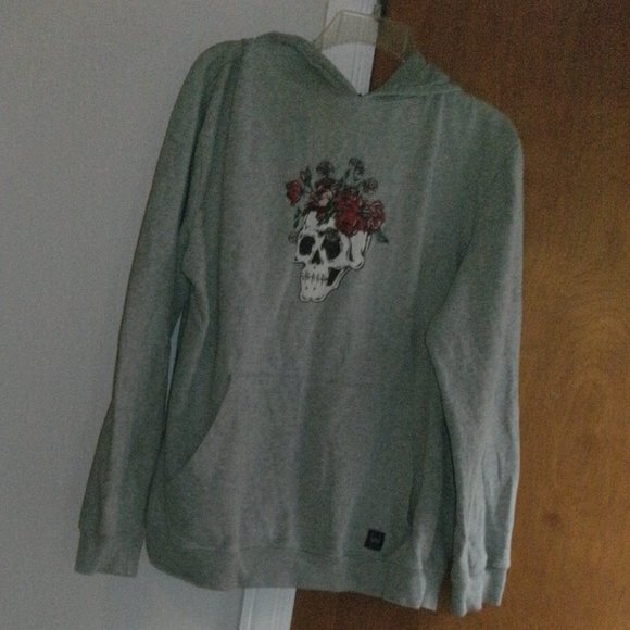 WXYZ Red Rose & Skull Gray Pullover Hoodie Sweatshirt Unisex Adult Size L - Picture 1 of 3